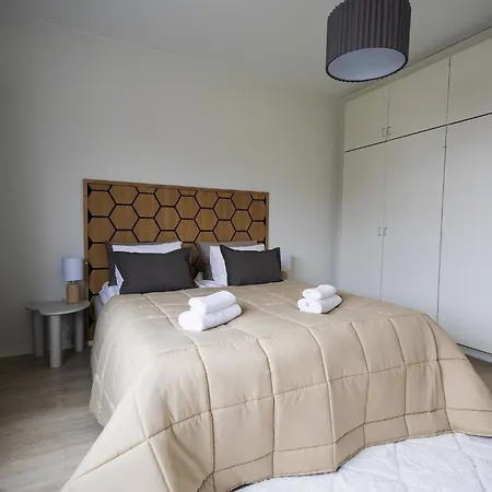 Relaxed Escape With Free Parking And A Game Corner Apartment