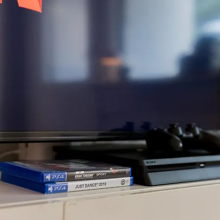 Relaxed Escape With Free Parking And A Game Corner Apartment *
