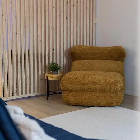 Relaxed Escape With Free Parking And A Game Corner Apartment *