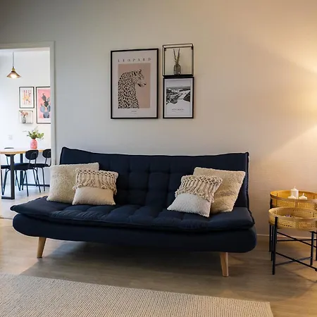 Relaxed Escape With Free Parking And A Game Corner Apartment *